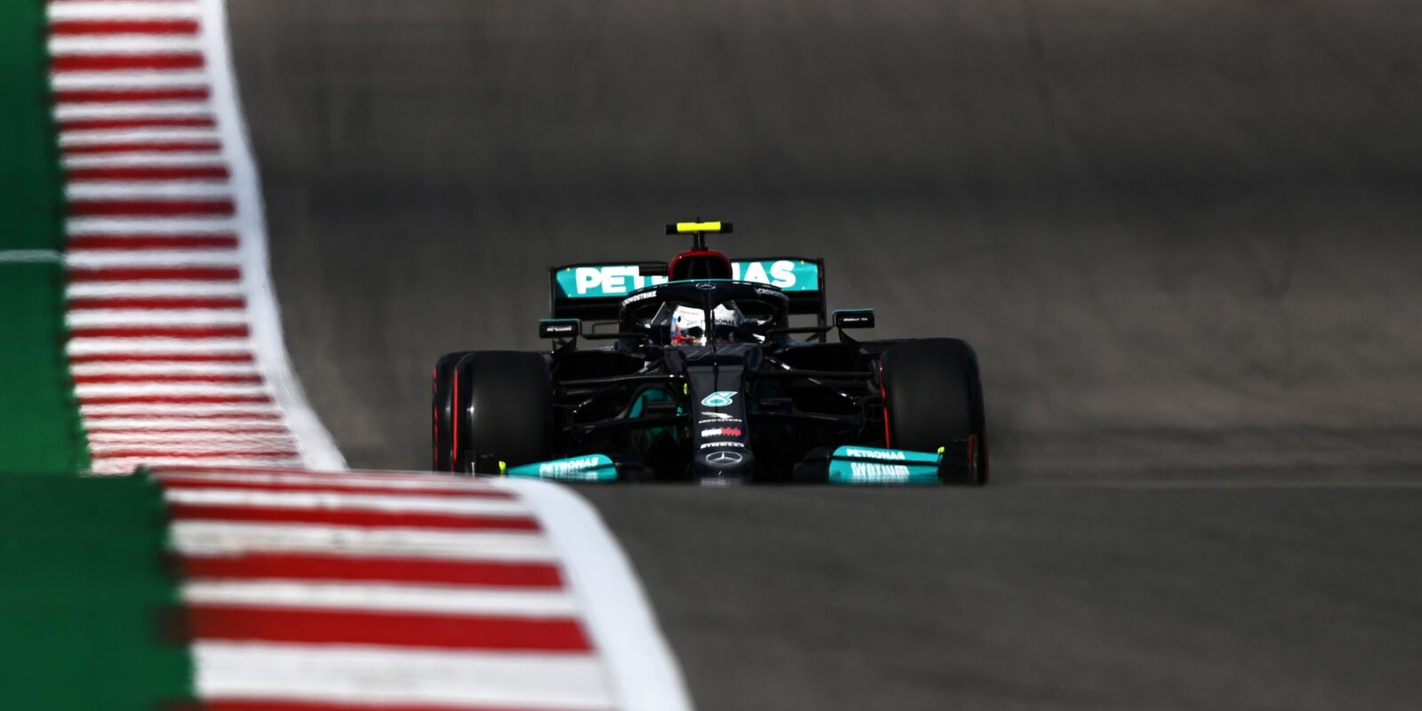 FP1 v USA: Nejrychlejší Mercedes, Alonso nedokončil
