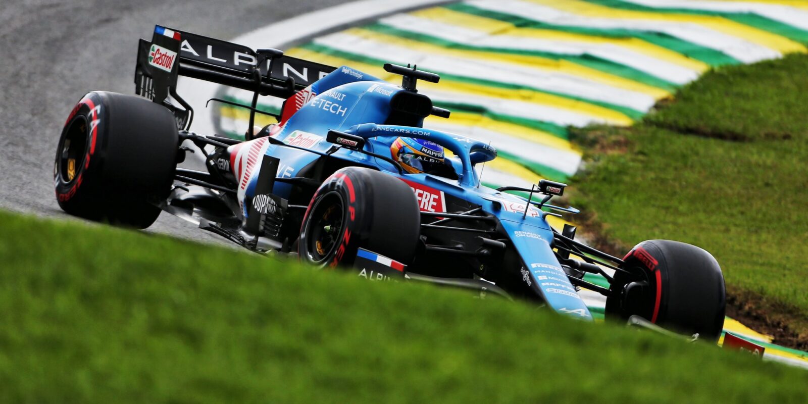 Alonso nečekaně nejrychlejší ve druhém tréninku na Interlagosu, Hamilton pátý