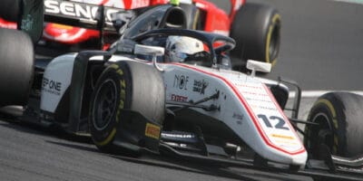 F2 testovala v Yas Marině: Correa zpět u Charouze