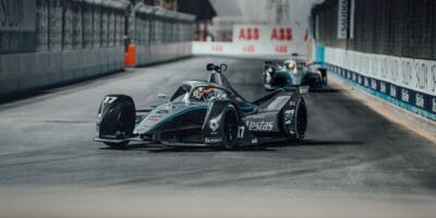 ePrix Saúdské Arábie: Úvodní noční show vyhrál de Vries