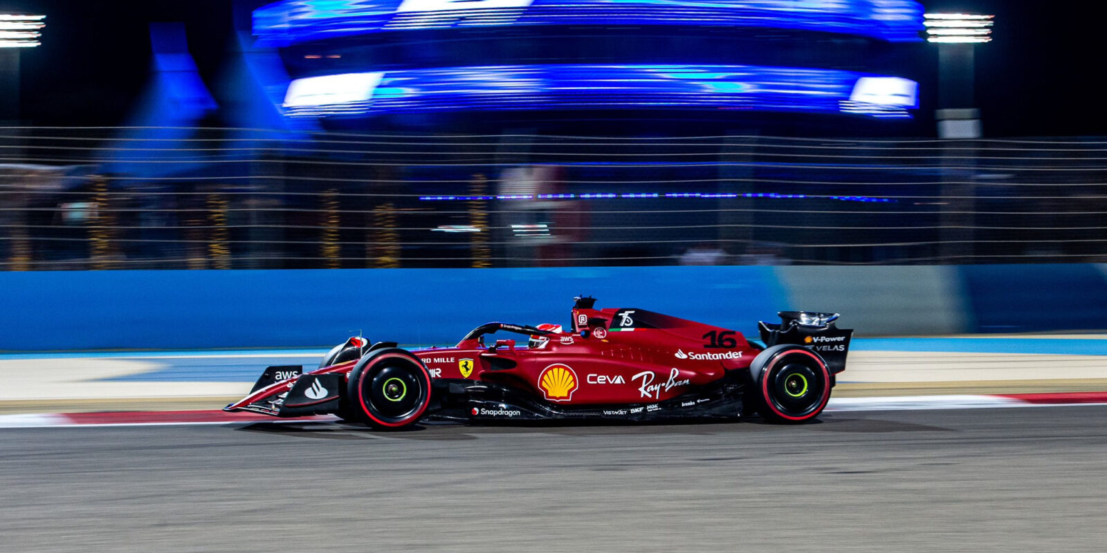 Ferrari je zpátky! Leclerc před Verstappenem a Sainzem