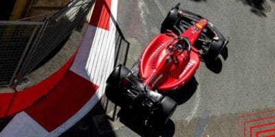 Druhý trénink v Baku pro Leclerca, Alonso porazil Sainze