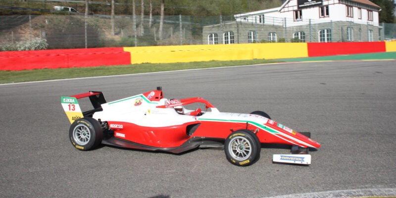 Italská formule 4 ve Spa: Antonelliho tripple