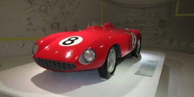 Jean Alesi v Monaku boural s historickým Ferrari 312