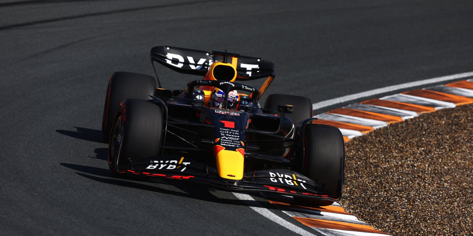 Max Verstappen získal pole position na domácí půdě!