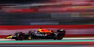 V Monze vyhrál za safety carem Verstappen, Leclerc druhý