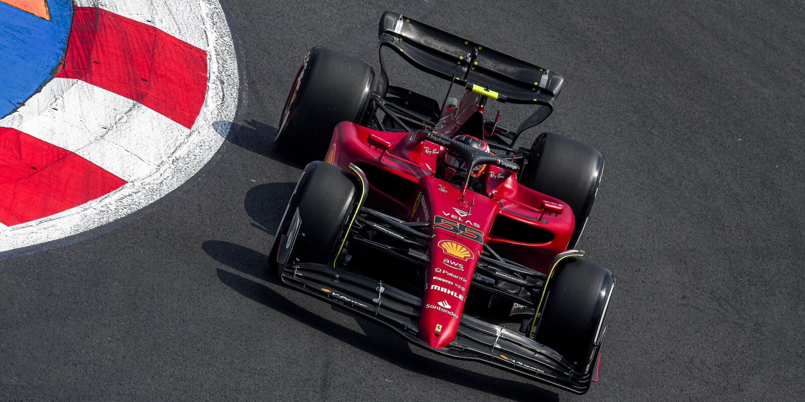 FP1 v Mexiku: Oba jezdci Ferrari opět v čele