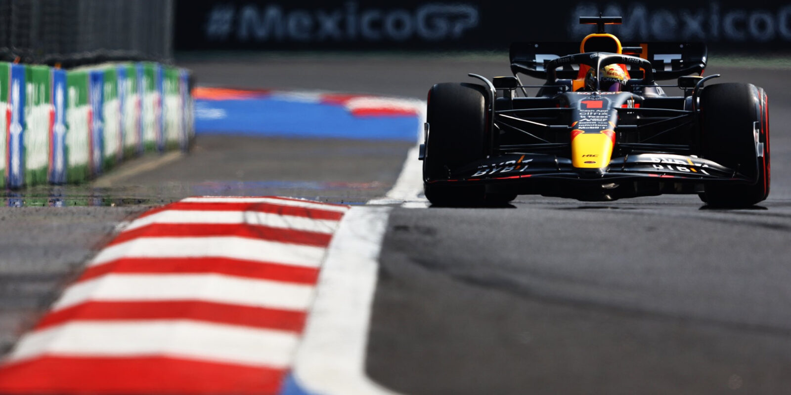Kvalifikaci v Mexiku ovládl Verstappen před Mercedesy