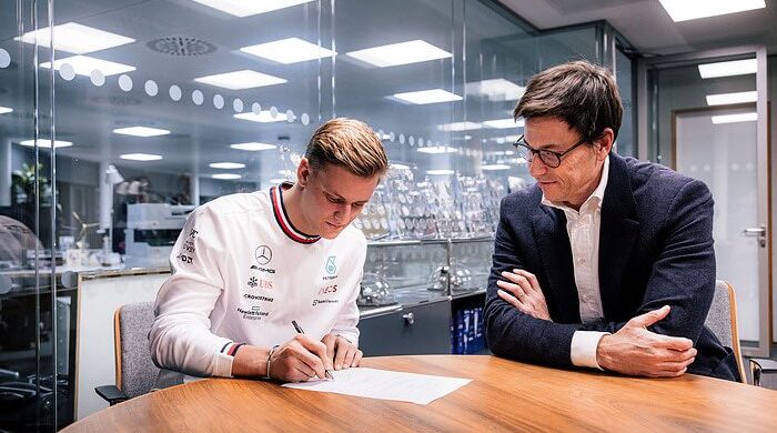 Mick Schumacher oficiálně rezervním jezdcem Mercedesu!