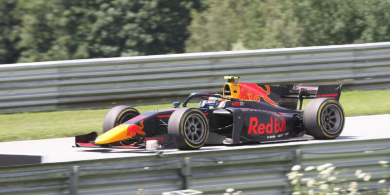Sprint F2 v Monaku: Iwasa čerpal s Hadjarovy smůly