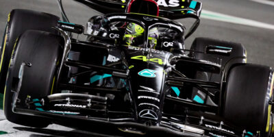 Hamilton: Je zvláštní vidět Ferrari za Mercedesem