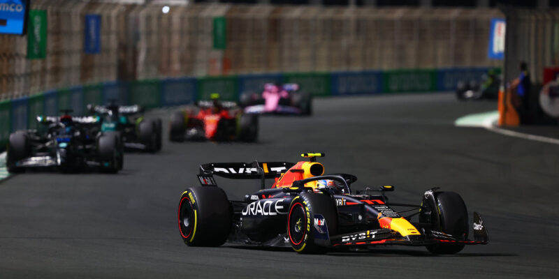Noční závod v Džiddě ovládl Pérez, Verstappen druhý
