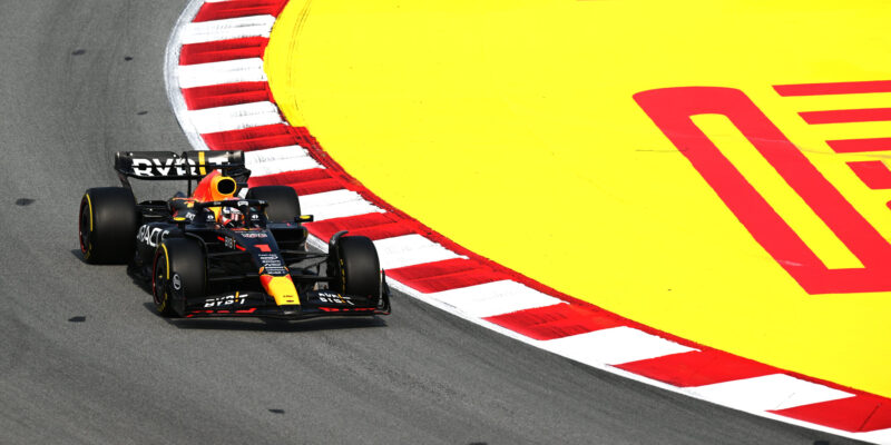 I druhý trénink v Barceloně ovládl Max Verstappen