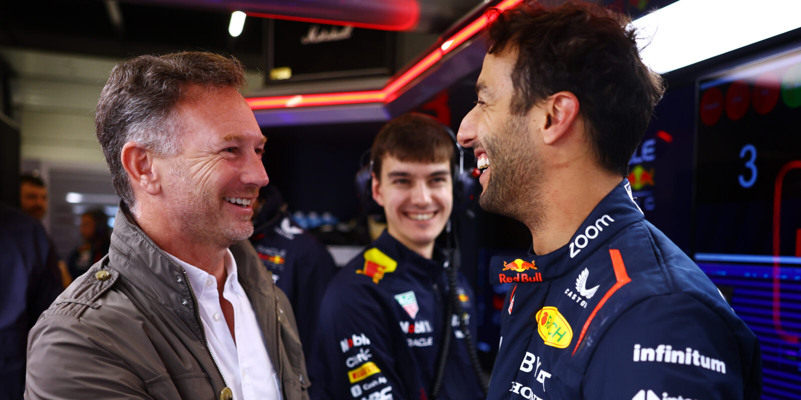 Horner: Ricciardo chce pro rok 2025 nahradit Péreze