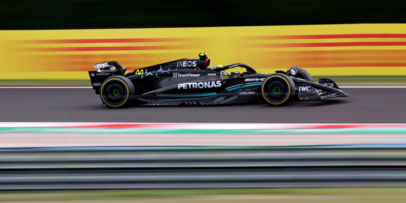Nový formát kvalifikace v Maďarsku ovládl Lewis Hamilton