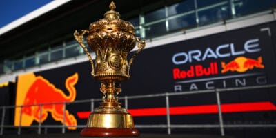 Hill věří, že pouze dva jezdci mohou porazit Red Bull
