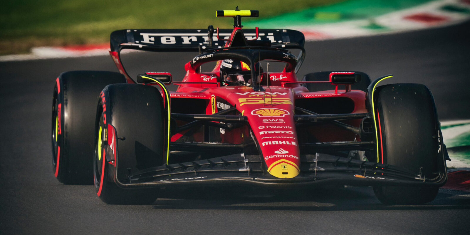Kvalifikaci v Chrámu rychlosti ovládl Carlos Sainz