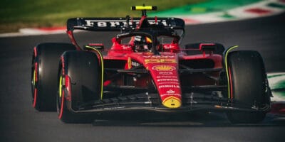 Kvalifikaci v Chrámu rychlosti ovládl Carlos Sainz