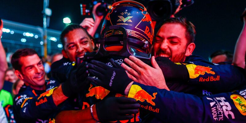 Verstappenův mechanik: Max je jedním z nás