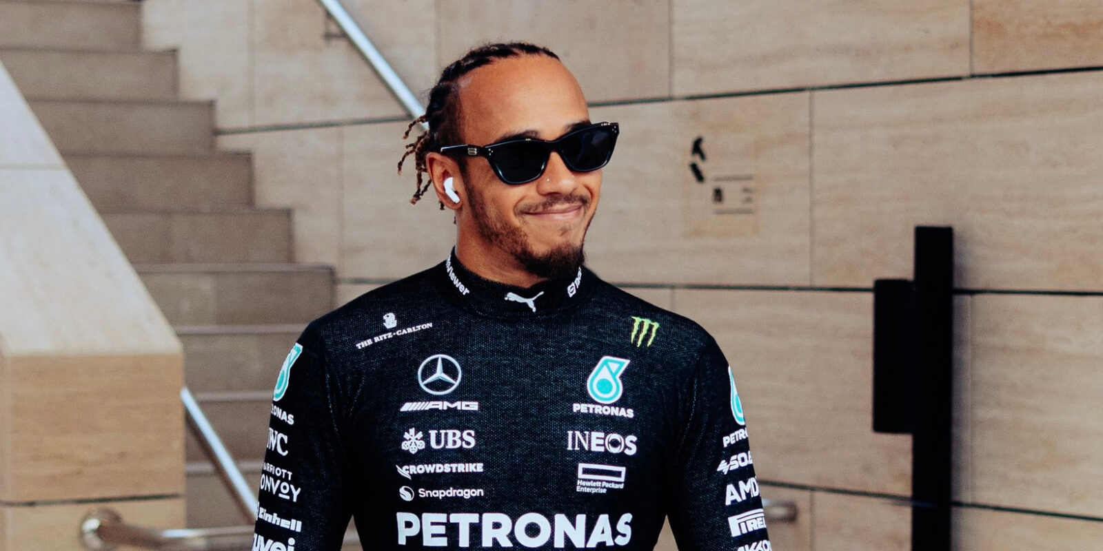 FIA přezkoumala Hamiltonův přechod přes trať