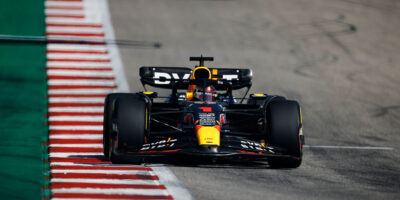 Strategickou bitvu v Texasu vyhrál těsně Max Verstappen