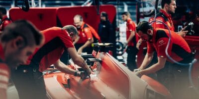 Sainz dostal za výměnu komponentů penalizaci deseti míst