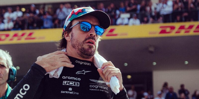 Alonso před podpisem s Aston Martinem jednal s jinými týmy