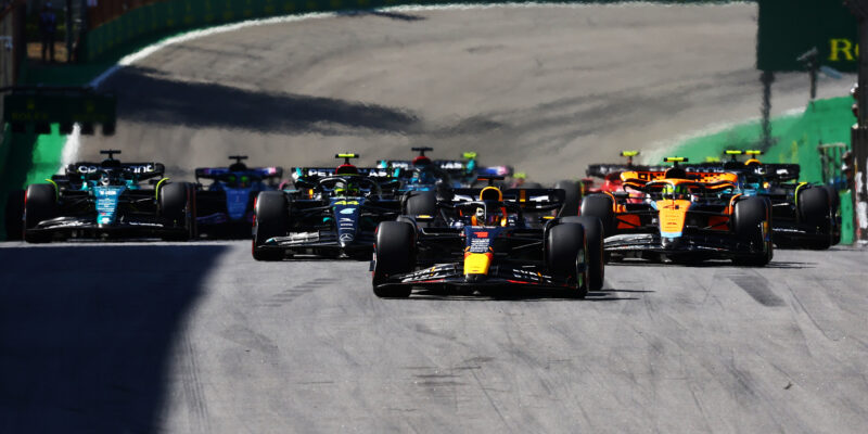 Závod na Interlagosu byl pod kontrolou Maxe Verstappena