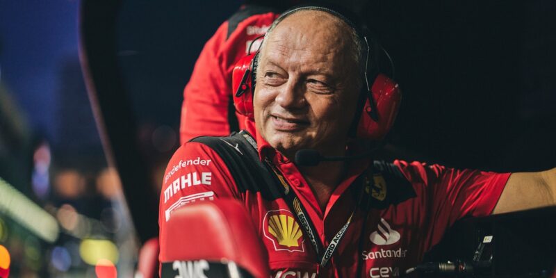 Vasseur hovořil o zvěstech o přestupu Hamiltona do Ferrari