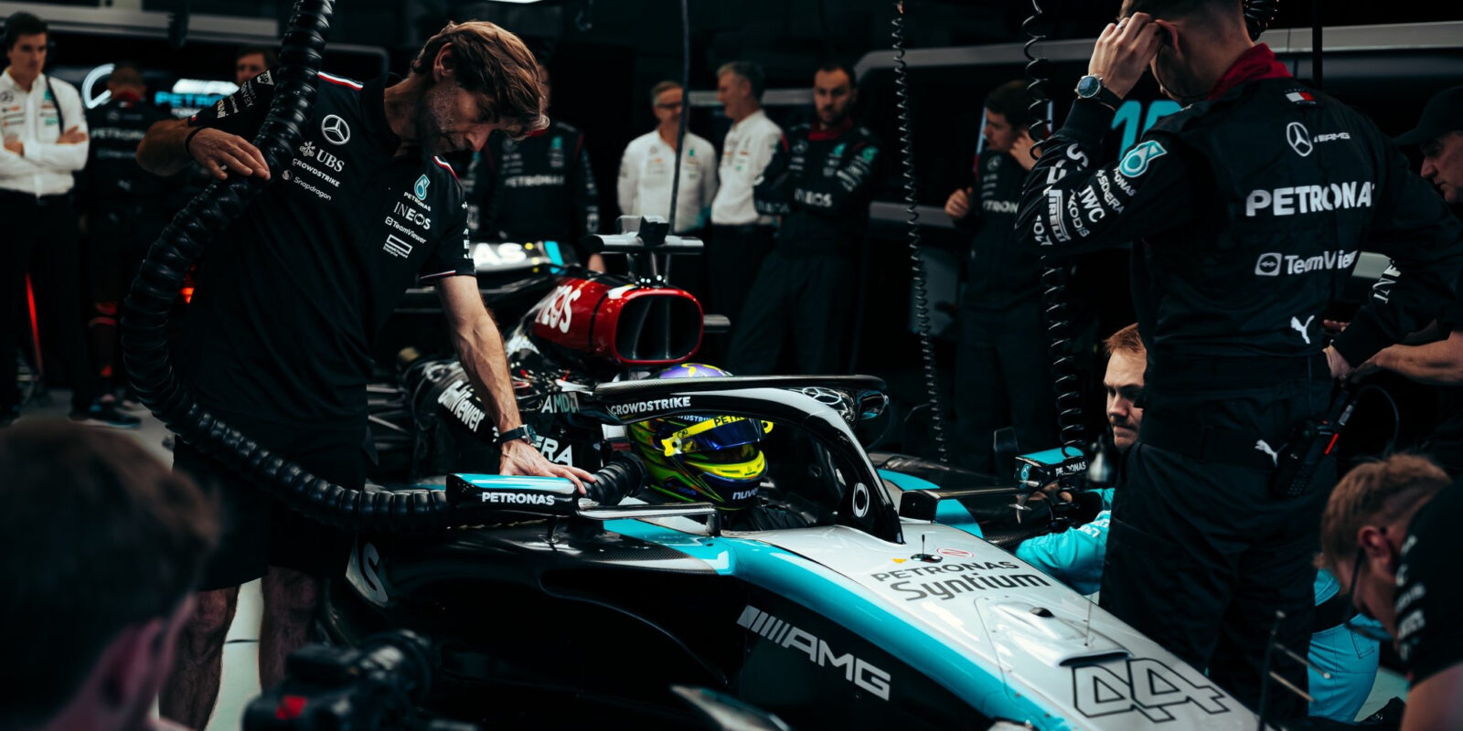 Hamilton spokojen s prací, kterou Mercedes odvedl