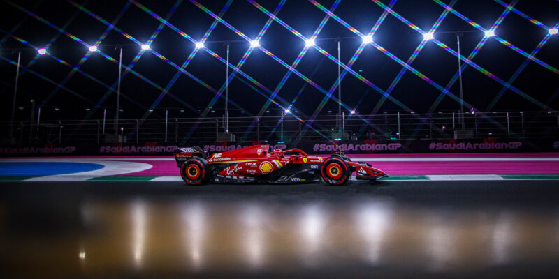 Charles Leclerc si chválí zlepšení Ferrari