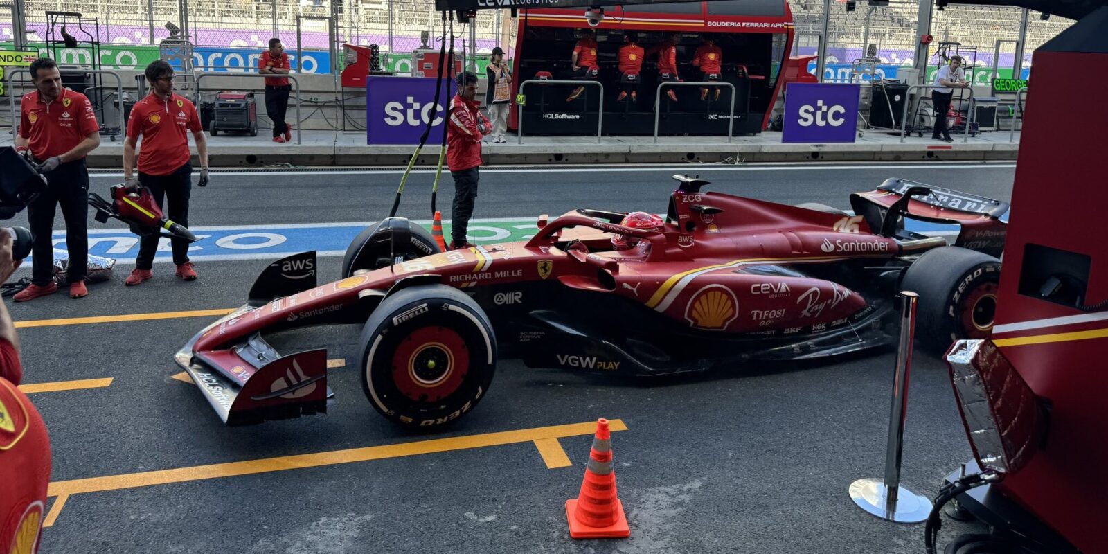 Leclerc doufá, že Ferrari vyřešilo problém s brzdami