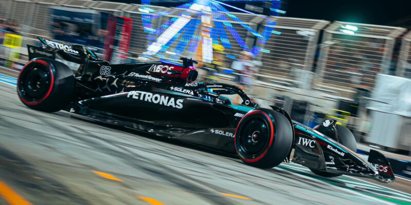 Mercedes s hledáním náhrady za Hamiltona nespěchá