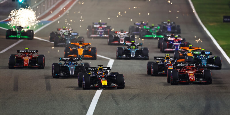 Max Verstappen navázal na loňský rok a vyhrál v Bahrajnu