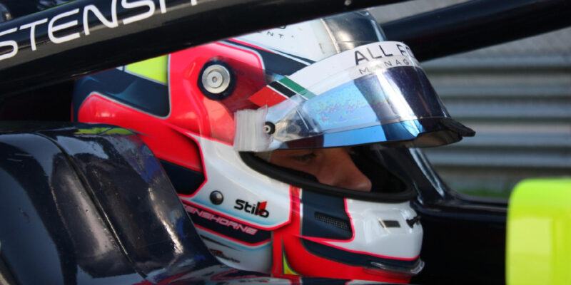 Martinius Stenshorne vítězí ve sprintu F3 v Melbourne