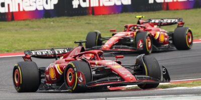 Sainz: Kvůli Leclercově obraně jsme ztratili spoustu času
