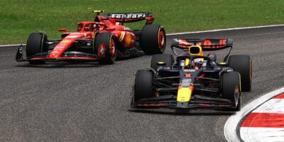 První letošní sprint vyhrál Max Verstappen