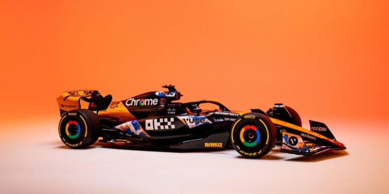 McLaren ozdobil vůz na VC Japonska kaligrafií a drakem
