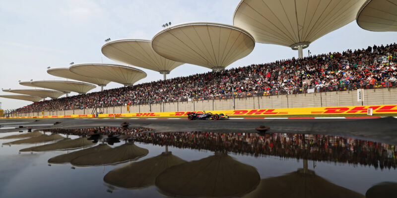 Kvalifikaci v Číně ovládl Verstappen, Hamilton osmnáctý