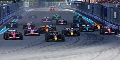 Konec karbonu? F1 chce barevnější monoposty