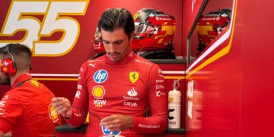 Sainz s rozhodováním ohledně nové smlouvy nespěchá