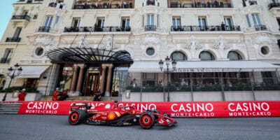 Kvalifikaci v ulicích Monaka ovládl domácí Charles Leclerc