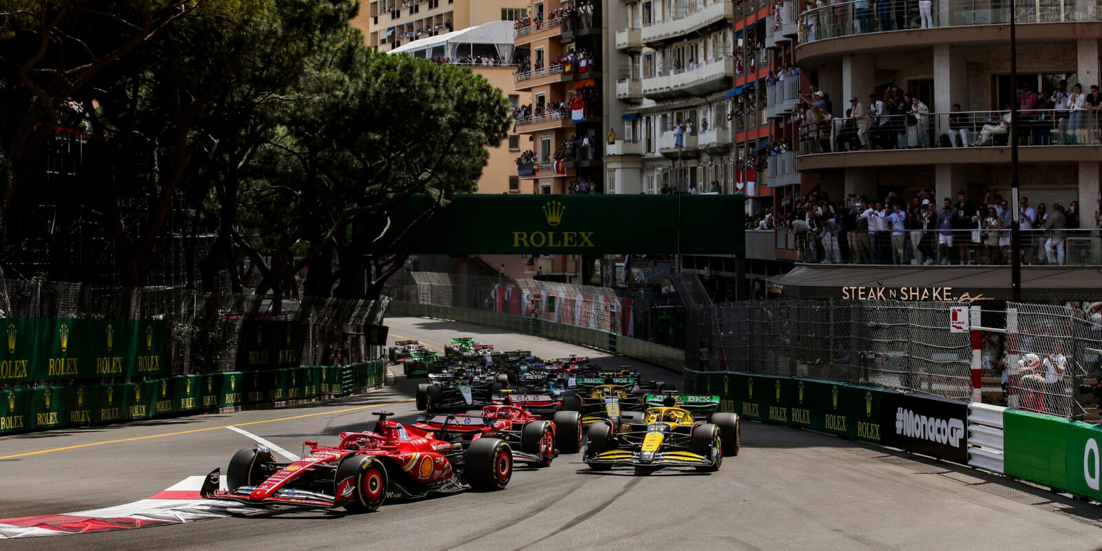 V ulicích Monaka vyhrál pomalou jízdou Charles Leclerc