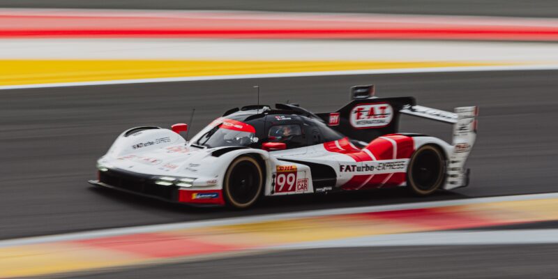 Porsche získalo pole, Iron Dames zazářily v kvalifikaci