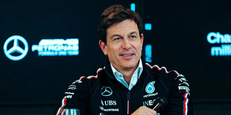 Wolff vyvrací, že by Mercedes jednal s Verstappenem