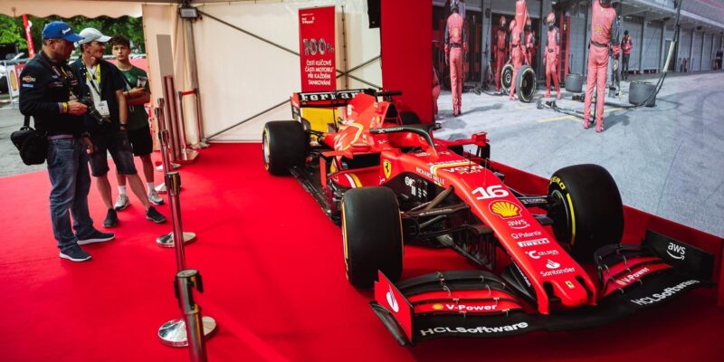 Monopost Ferrari v Praze, aneb slavnost Legendy je zpět