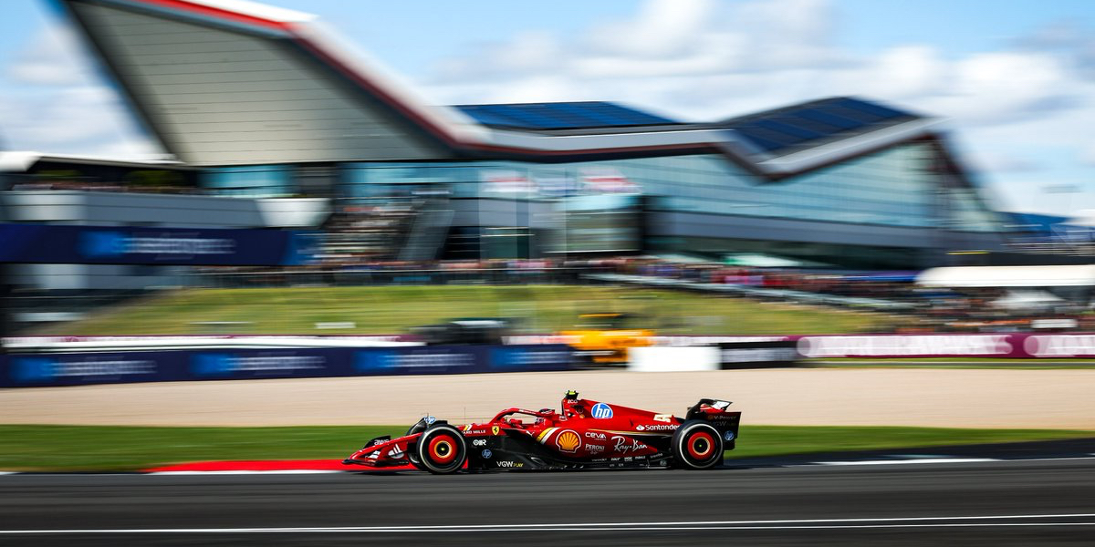 Podle Sainze Silverstone ukázal, že je Ferrari pozadu