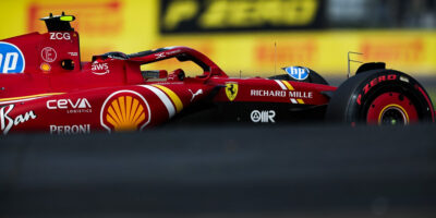 Proč se Ferrari v Anglii vrátilo ke starší specifikaci?