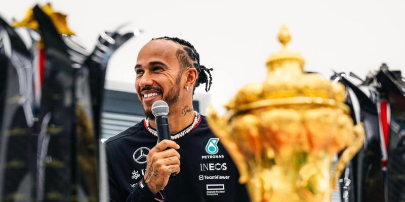 Hamilton očekává brzký návrat Mercedesu mezi nejlepší týmy