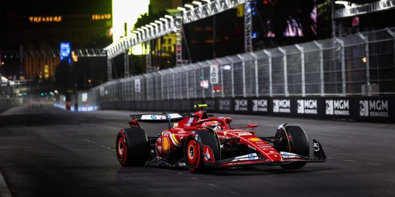 Sainz: K poražení McLarenu potřebuje Ferrari v Las Vegas vyhrát